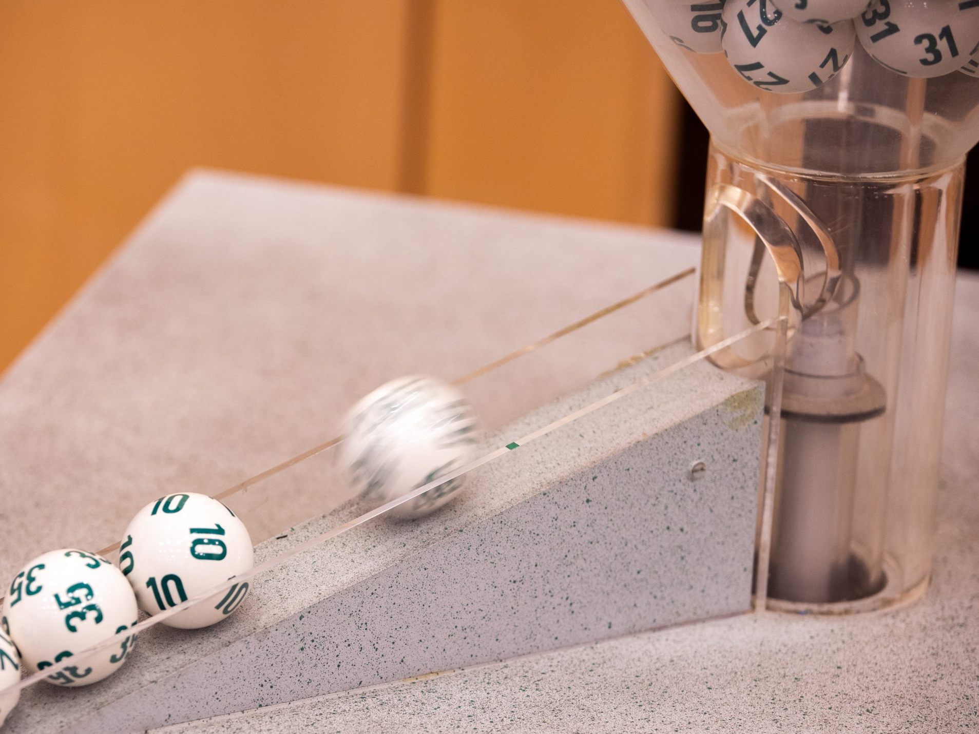 Einen Lotto-Fünffachjackpot mit 7,3 Mio. Euro gibt es am 2. Adventsonntag.
