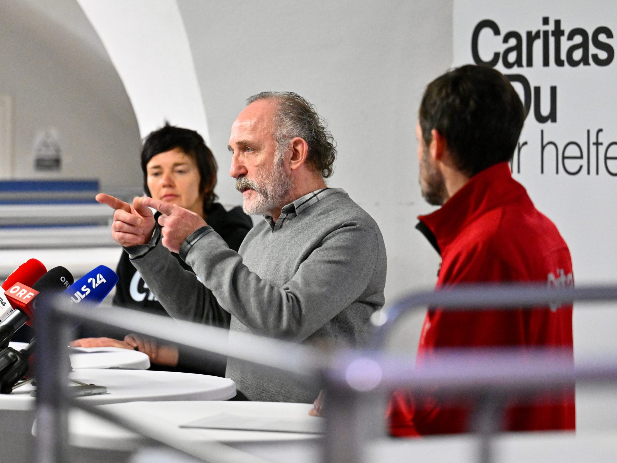 Karl Markovics, Klaus Schwertner und Elisabeth Pichler bewarben das "Gruft Winterpaket".