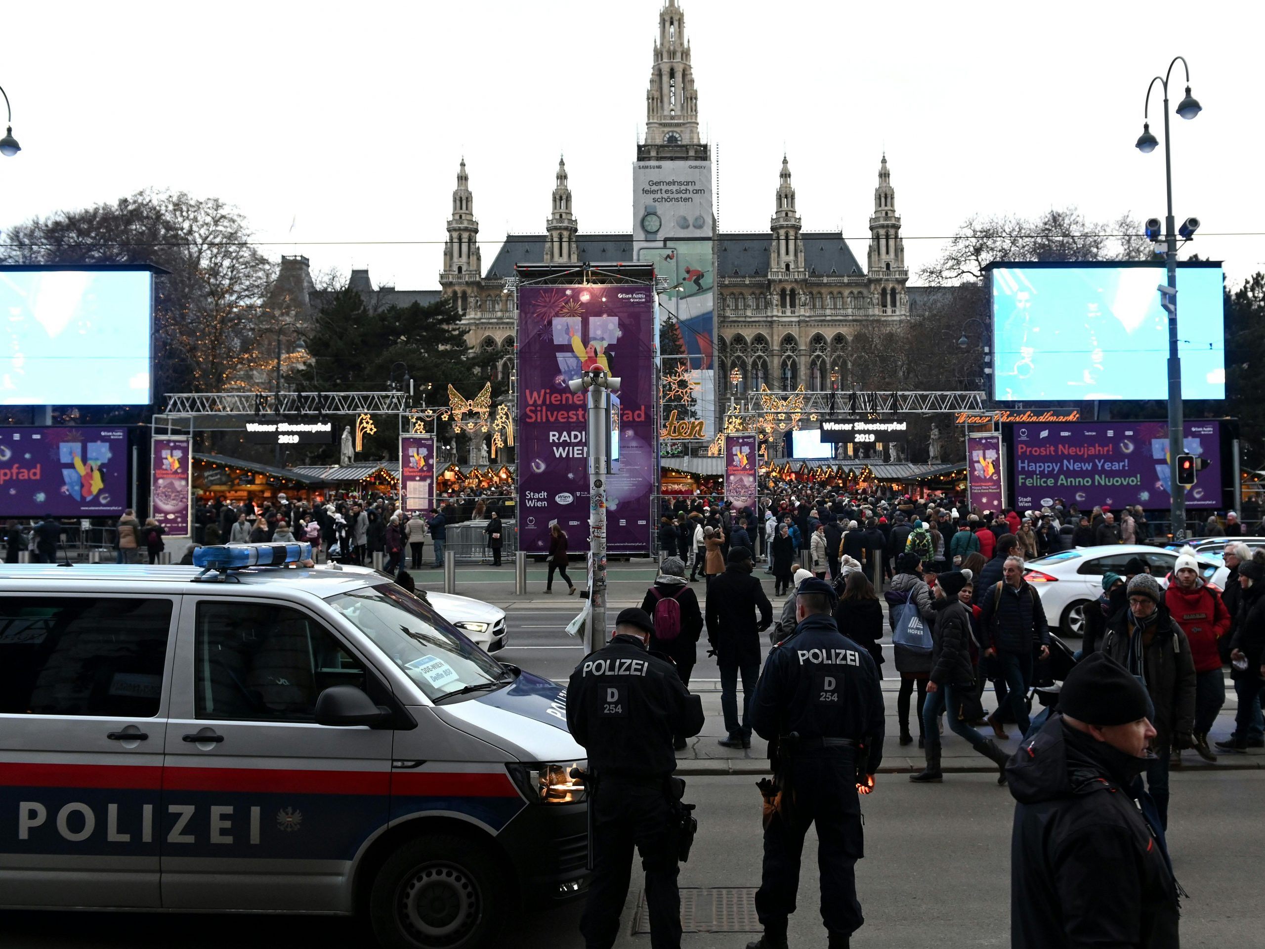 Die Exekutive steht zu Silvester in Wien im Großeinsatz. Die Exekutive steht zu Silvester in Wien im Großeinsatz.