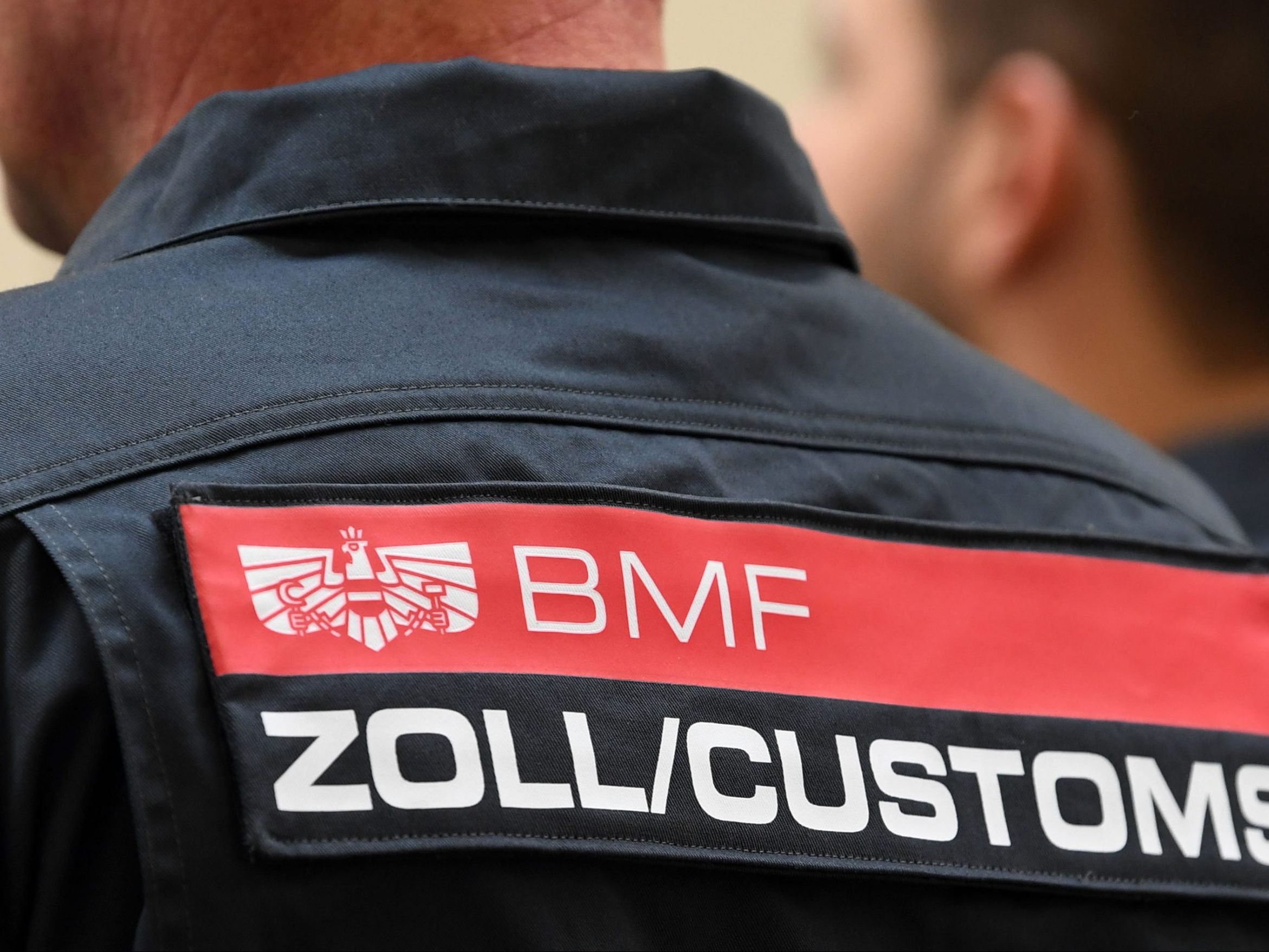 Der Zoll führt regelmäßig mobile Schwerpunkteinsätze durch, um illegale Feuerwerkskörper aus dem Verkehr zu ziehen. Der Zoll führt regelmäßig mobile Schwerpunkteinsätze durch, um illegale Feuerwerkskörper aus dem Verkehr zu ziehen.