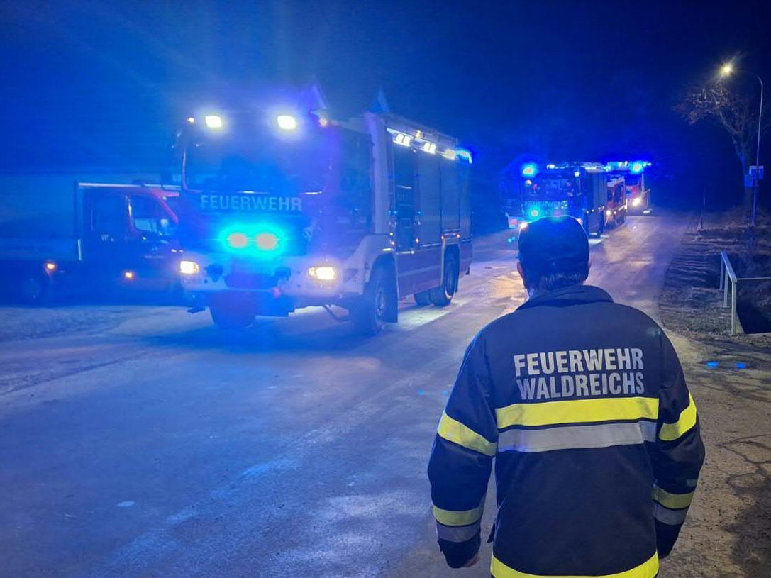 Im Bild: Einsatzkräfte bei der Suchaktion.