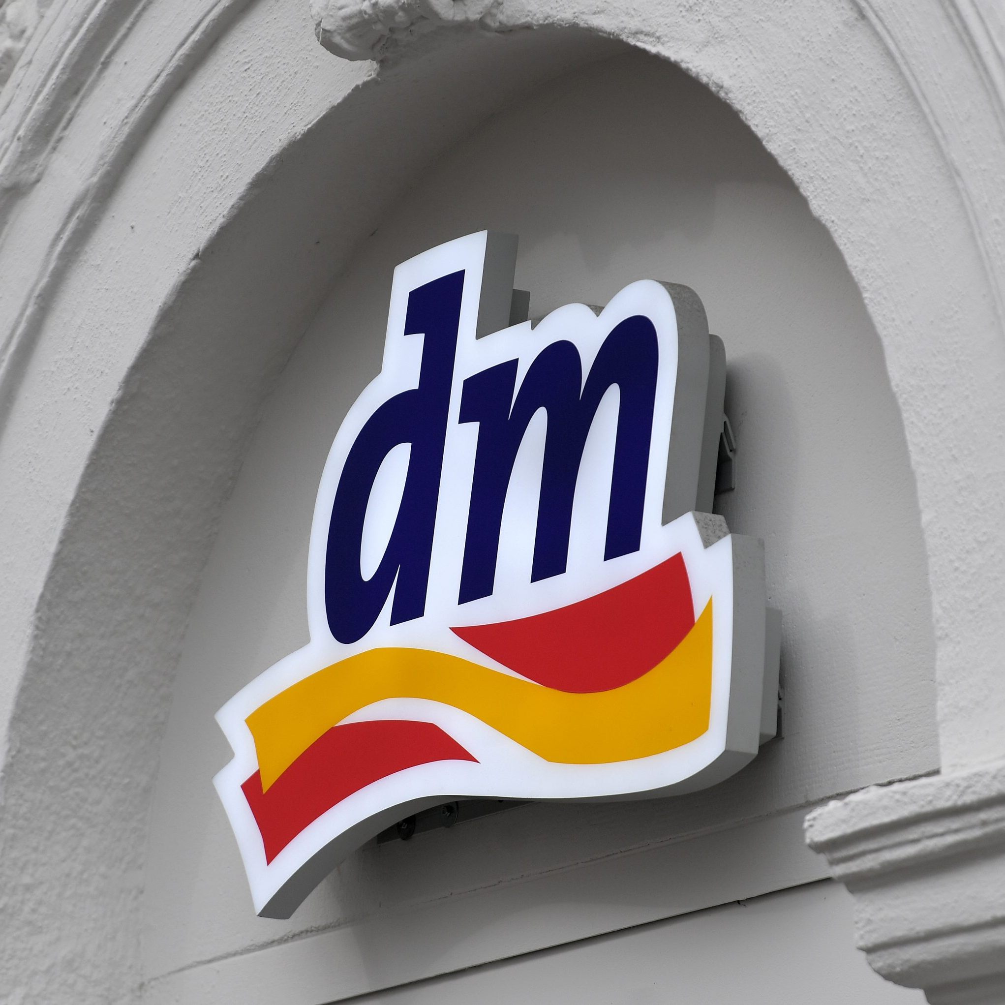 dm kündigte für 2025 eine deutliche Überzahlung an.