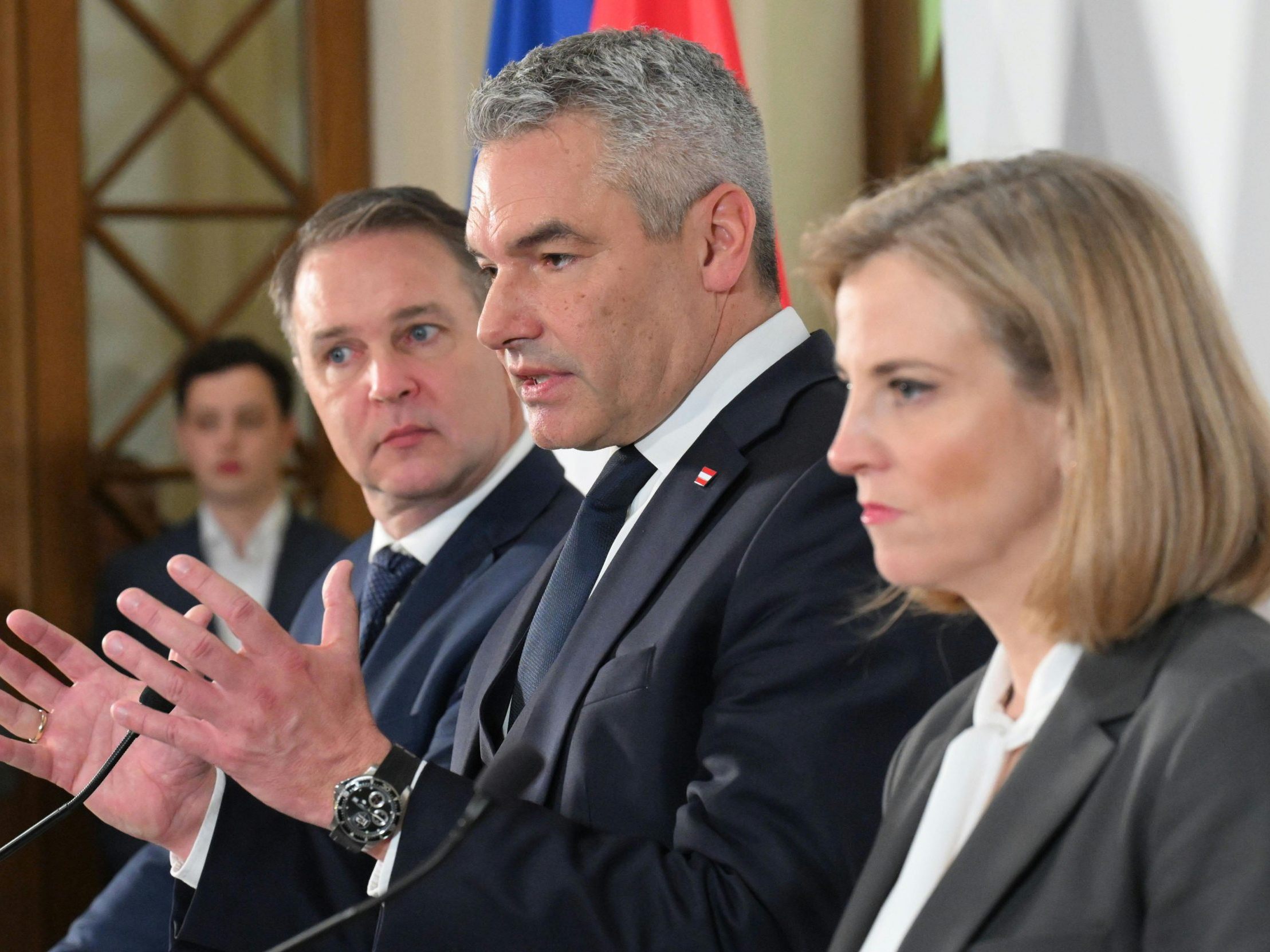 Befinden sich ÖVP, SPÖ und NEOS auf der Zielgeraden der Verhandlungen? Befinden sich ÖVP, SPÖ und NEOS auf der Zielgeraden der Verhandlungen?