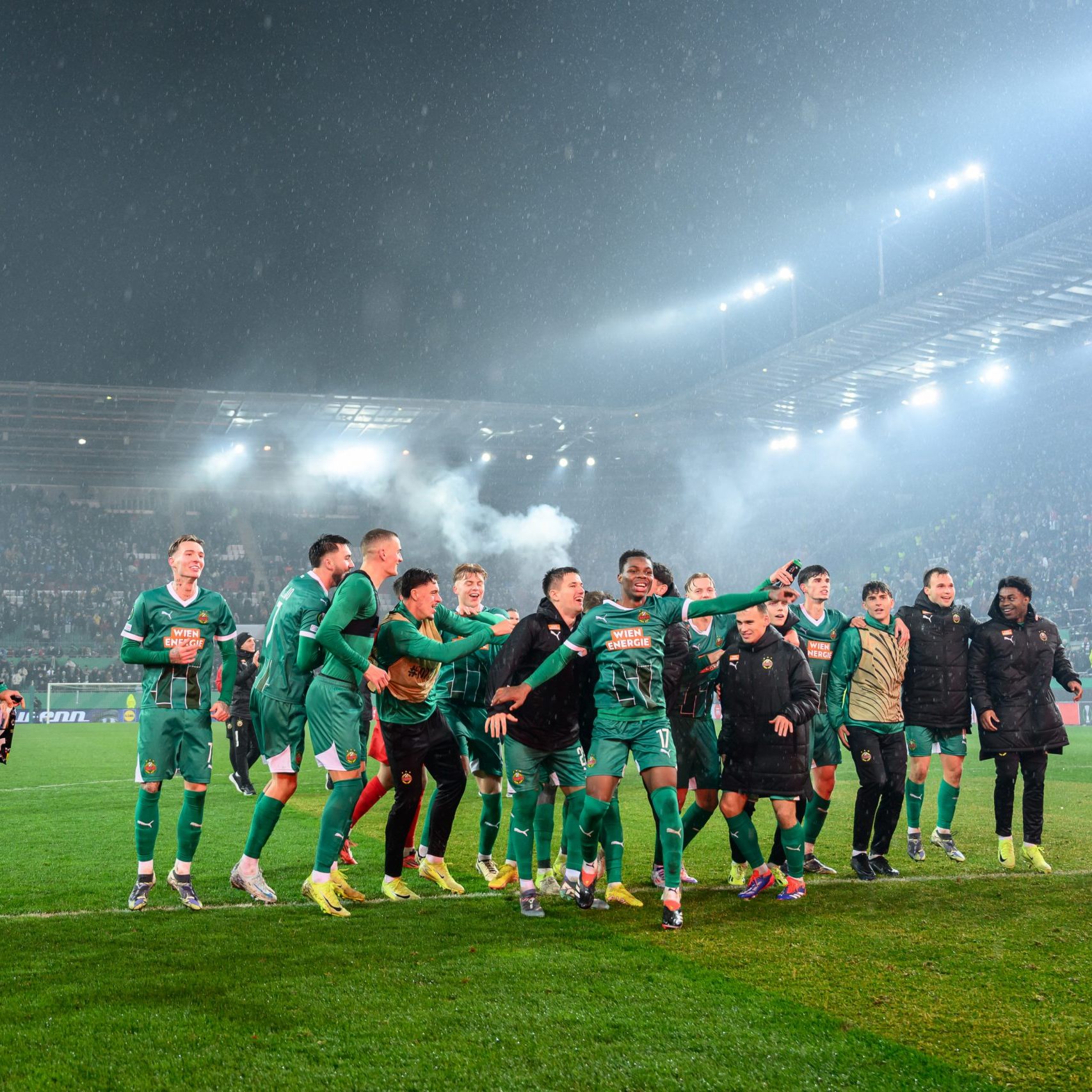 Rapid holte den Sieg auch für den schwer verletzten Ex-Kapitän Burgstaller.