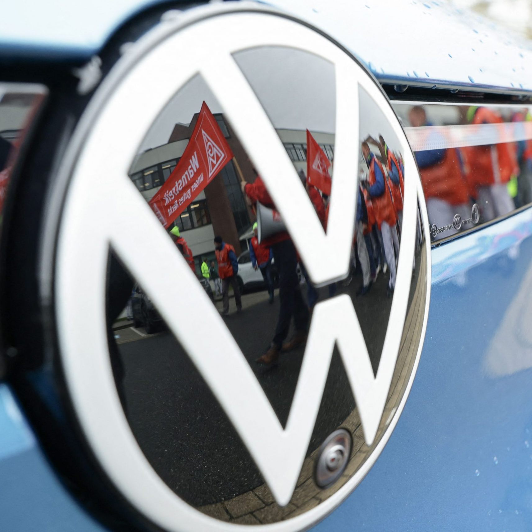 Warnstreiks in allen VW-Werken Deutschlands ab Montag.