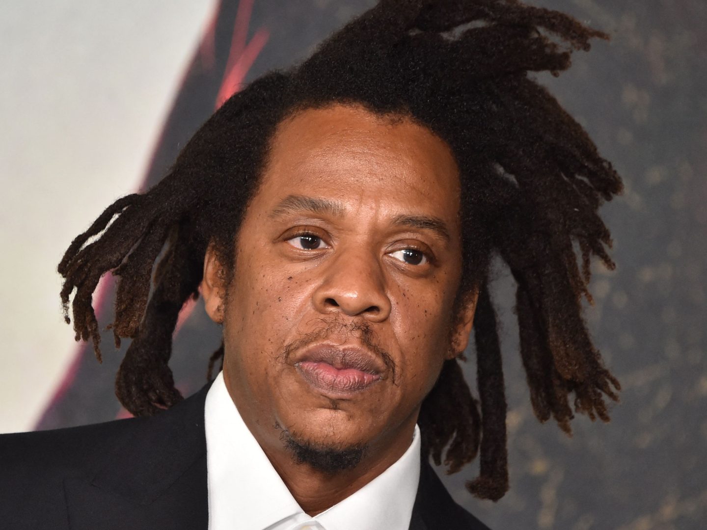 Jay-Z und Diddy sehen sich schweren Missbrauchsvorwürfen gegenüber, die eine Zivilklage aus dem Jahr 2000 betreffen, beide dementieren entschieden. Jay-Z und Diddy sehen sich schweren Missbrauchsvorwürfen gegenüber, die eine Zivilklage aus dem Jahr 2000 betreffen, beide dementieren entschieden.
