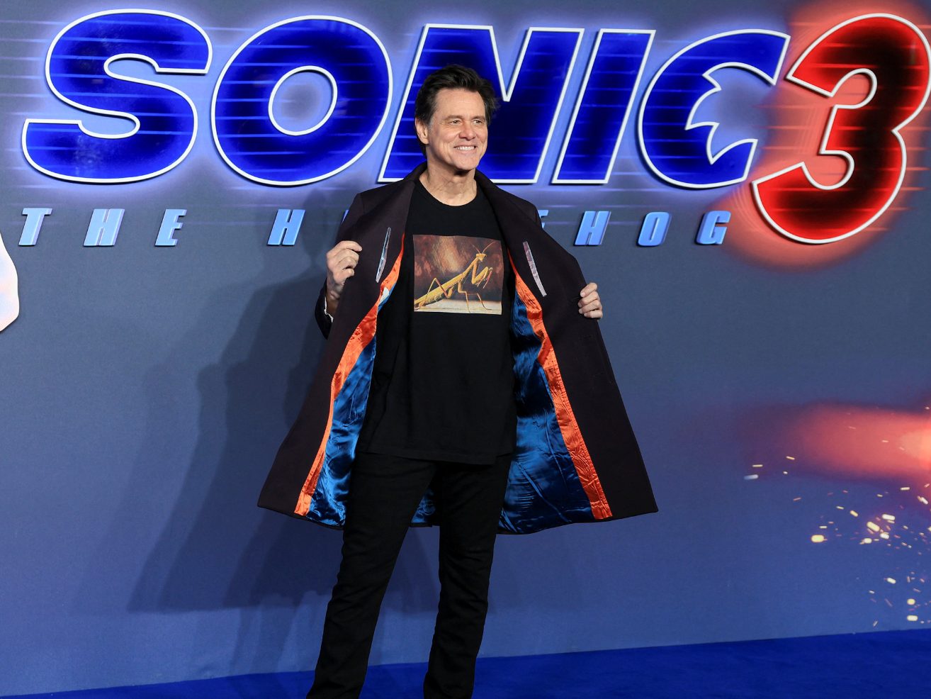Jim Carrey kehrt trotz Rückzugsplänen in „Sonic the Hedgehog 3“ zurück und scherzt, er brauche das Geld nach ausgiebigen Einkäufen.