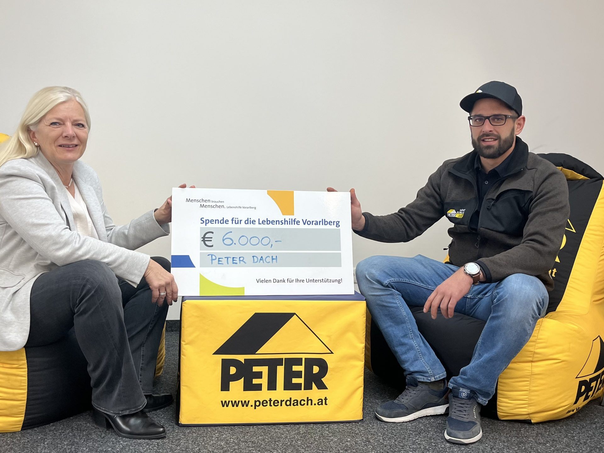 PETER Dach unterstützt Lebenshilfe Vorarlberg mit großzügiger Spende von 6.000 Euro. PETER Dach unterstützt Lebenshilfe Vorarlberg mit großzügiger Spende von 6.000 Euro.