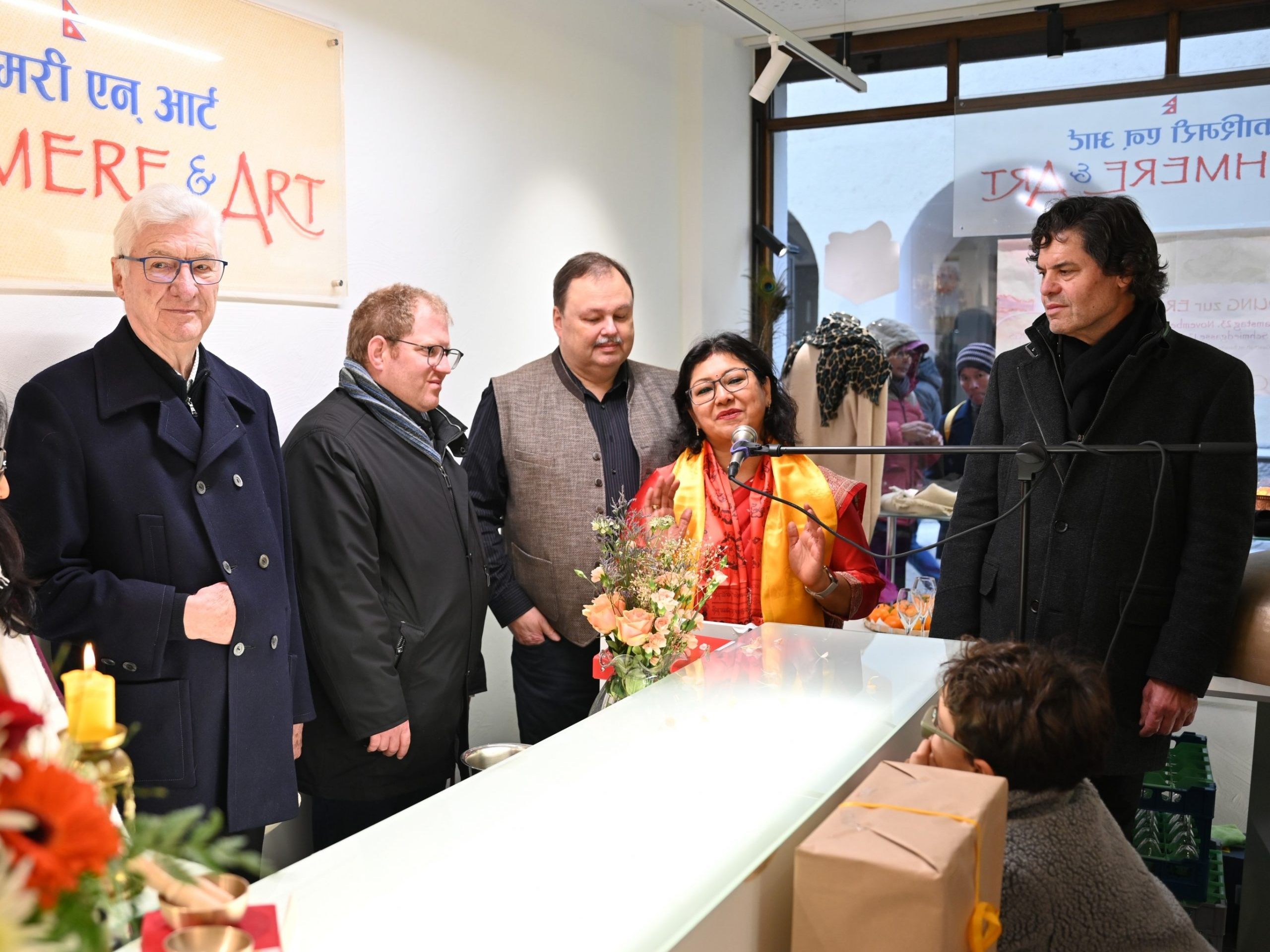 Msg. Rudolf Bischof und Dompfarrer Fabian Jochum segneten, und BGM Manfred Rädler eröffnete das neue Geschäft. Msg. Rudolf Bischof und Dompfarrer Fabian Jochum segneten, und BGM Manfred Rädler eröffnete das neue Geschäft.