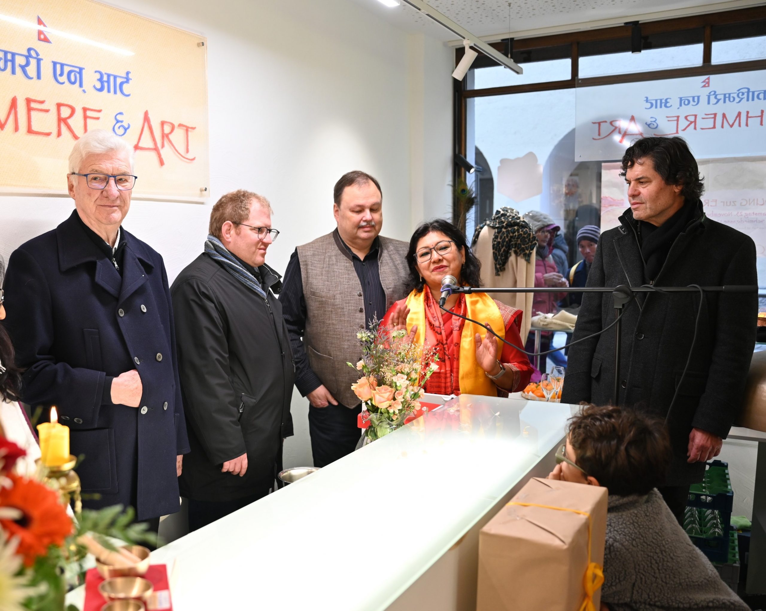 Msg. Rudolf Bischof und Dompfarrer Fabian Jochum segneten, und BGM Manfred Rädler eröffnete das neue Geschäft. Msg. Rudolf Bischof und Dompfarrer Fabian Jochum segneten, und BGM Manfred Rädler eröffnete das neue Geschäft.