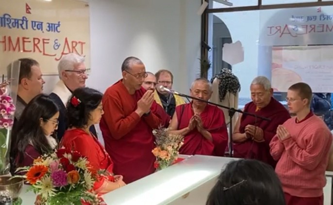 Mantra Gebet von 5 buddhistischen Mönchen vom Letzehof Geshe Tenzin Pende, Gen Nyima, Gen Tsering, Gen Vlad, Ines Mantra Gebet von 5 buddhistischen Mönchen vom Letzehof Geshe Tenzin Pende, Gen Nyima, Gen Tsering, Gen Vlad, Ines