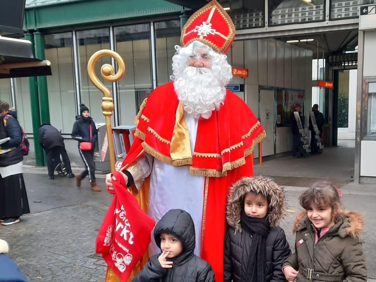 Der Nikolaus schaut wieder auf den Wiener Märkten vorbei. Der Nikolaus schaut wieder auf den Wiener Märkten vorbei.