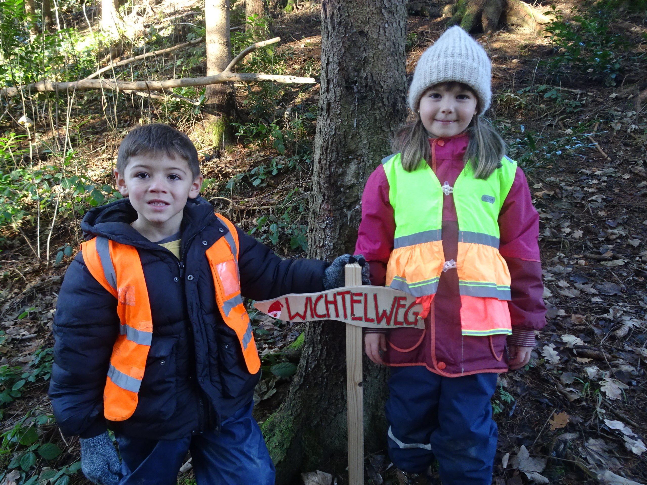 Anton und Hilda waren begeistert vom neuen Wichtelweg. Anton und Hilda waren begeistert vom neuen Wichtelweg.