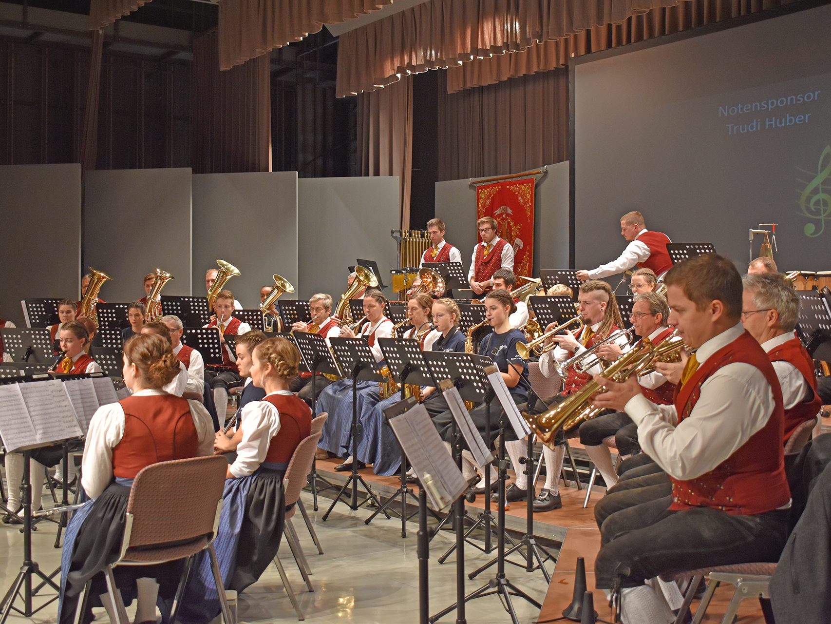 Die Musikant:innen erbrachten eine hervorragende musikalische Leistung. Die Musikant:innen erbrachten eine hervorragende musikalische Leistung.