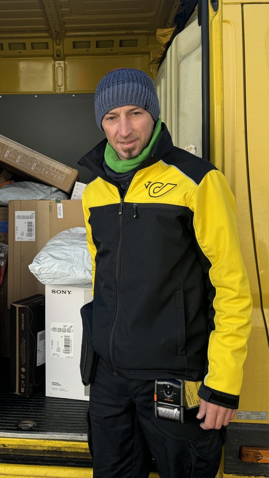 Daniel Lenz nimmt VOL.AT in seinem vollgeladenen Auto mit.