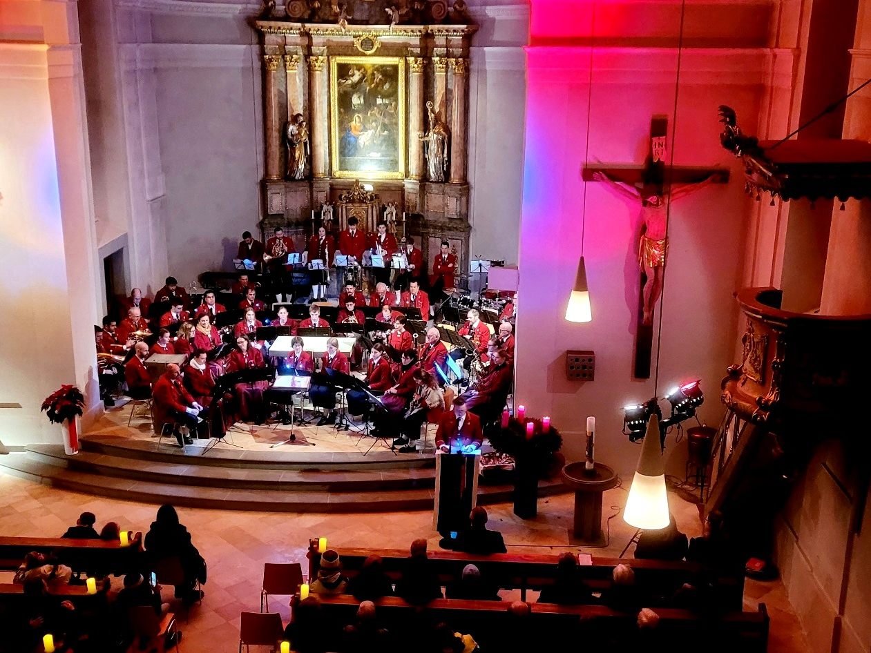 Einladung zum „Konzert zur Adventszeit – Frieden auf Erden“ des Musikvereines Lochau am 12. Dezember um 19 Uhr – ein blasmusikalisches Erlebnis für alle Sinne im wunderbaren Ambiente der Pfarrkirche.