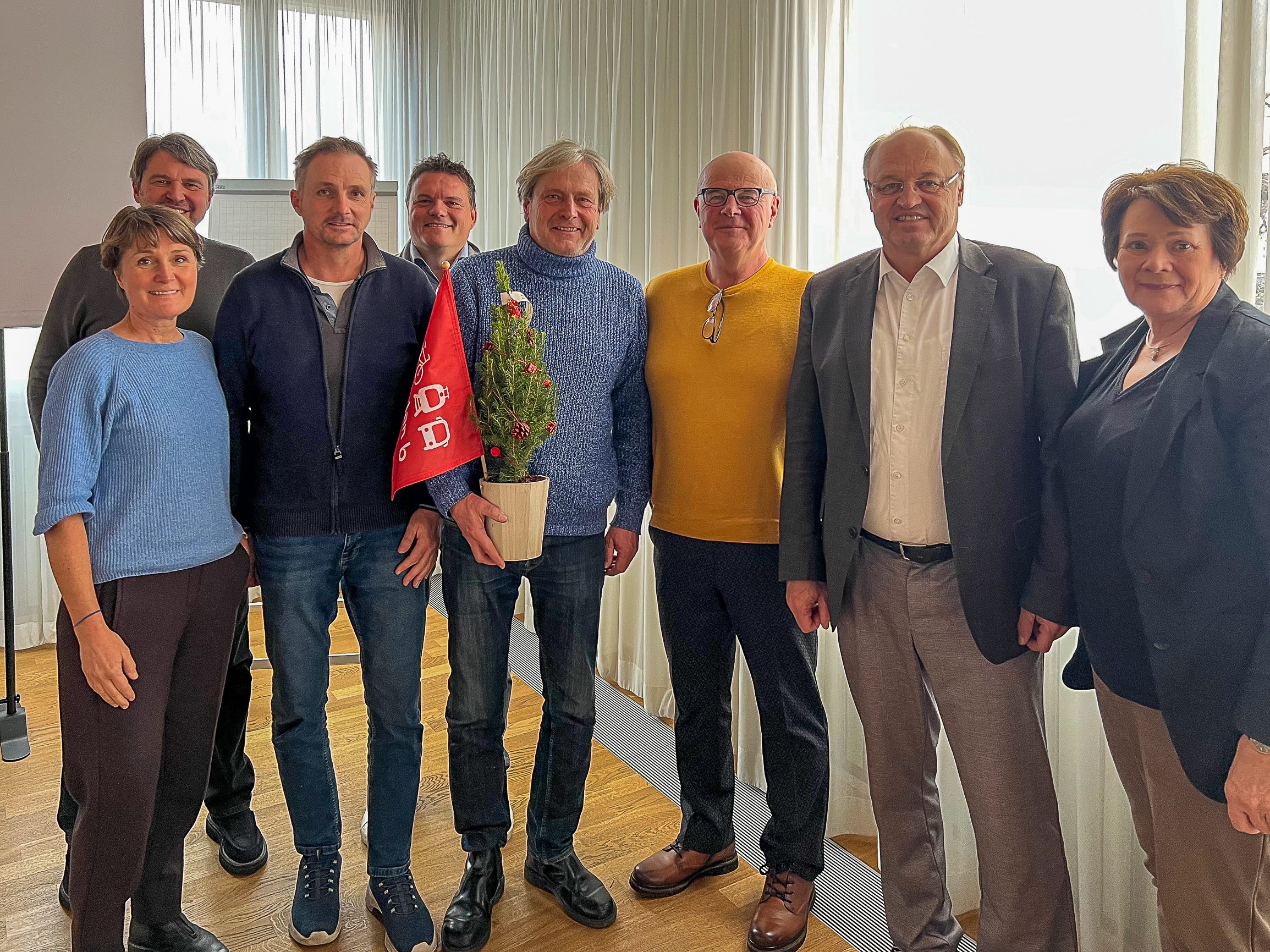 Die Bürgermeister*innen und Vertreter der plan b Gemeinden Die Bürgermeister*innen und Vertreter der plan b Gemeinden