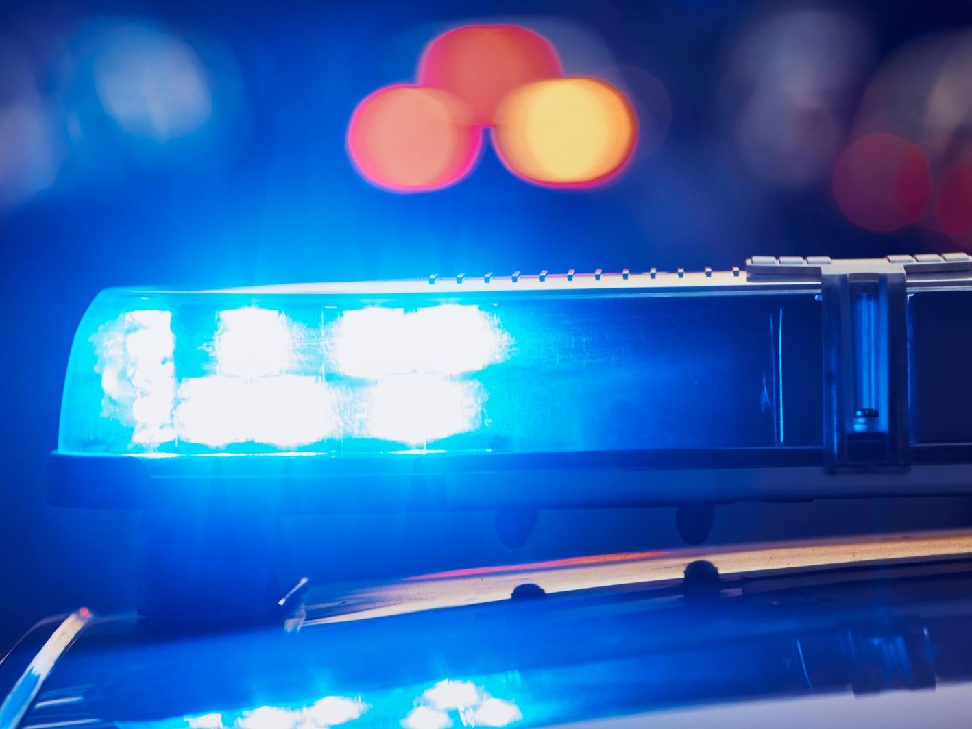 Nach einem Verkehrsunfall zwischen einem Pkw und einem E-Scooter sucht die Polizei jetzt nach Zeugen. (Symbolbild) Nach einem Verkehrsunfall zwischen einem Pkw und einem E-Scooter sucht die Polizei jetzt nach Zeugen. (Symbolbild)