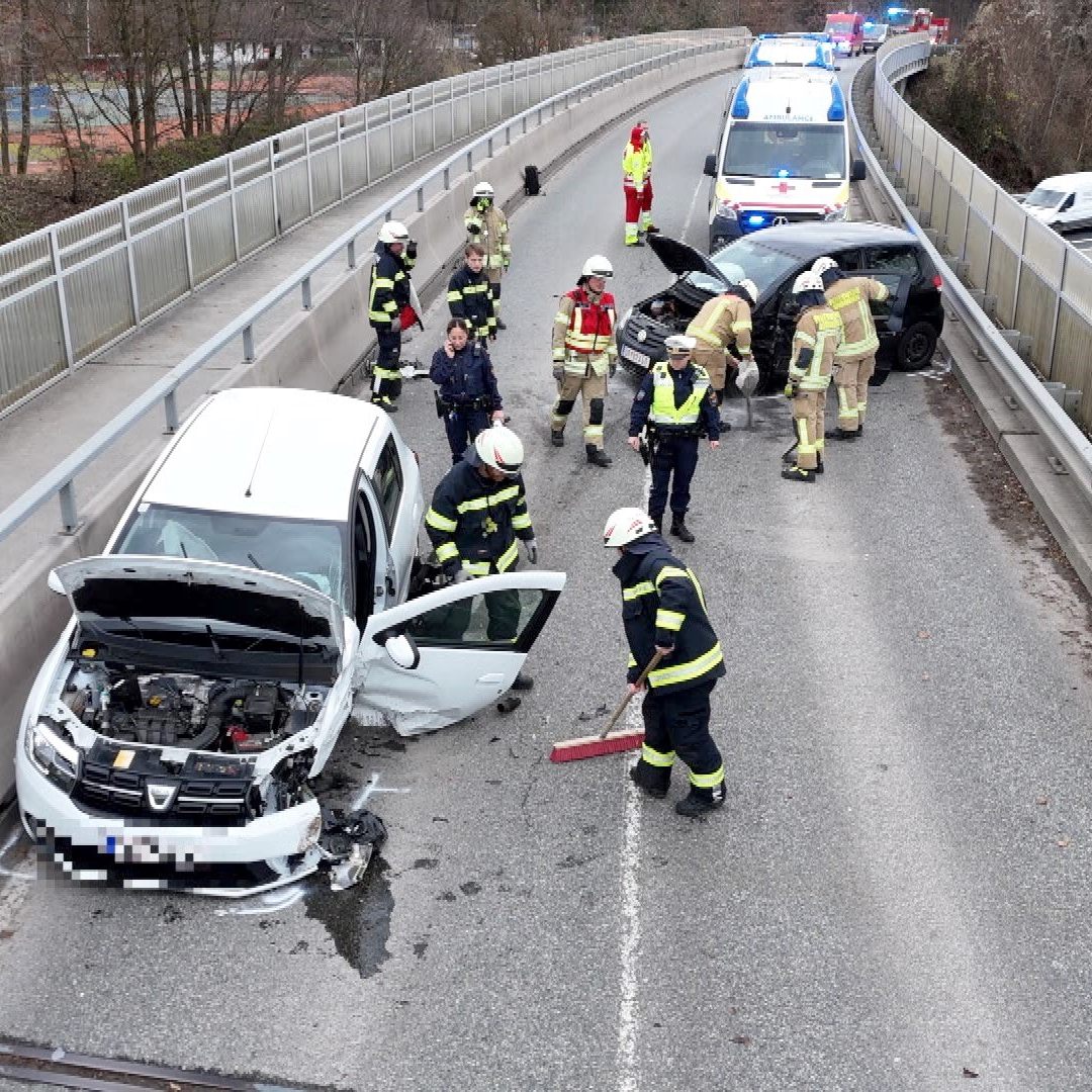 Beide Fahrzeuge erlitten Totalschaden