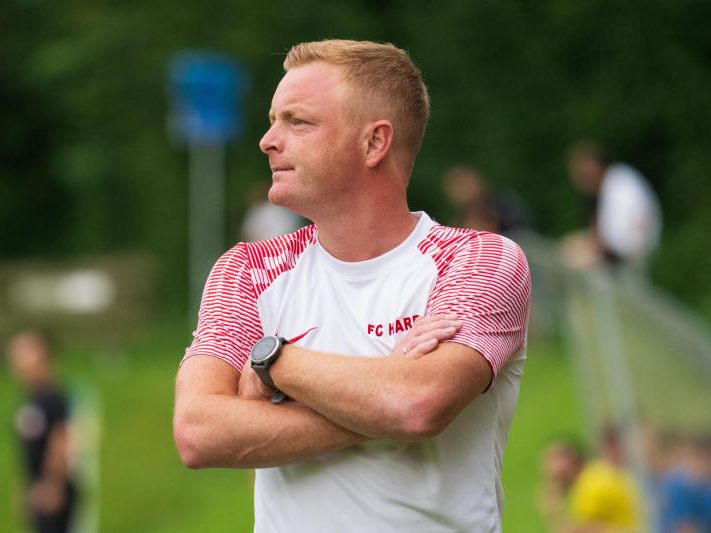 Hard Trainer Herbert Sutter darf sich über einen neuen Spieler freuen.