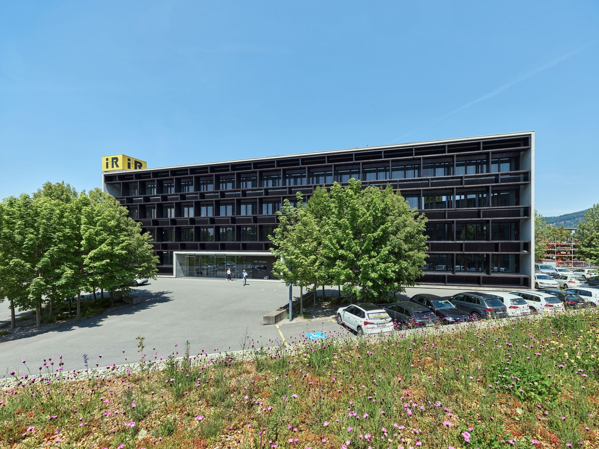 Drei Unternehmen der i+R Gruppe erhielten das qualityaustria-Zertifikat für Verbesserungen im Umweltschutz. Drei Unternehmen der i+R Gruppe erhielten das qualityaustria-Zertifikat für Verbesserungen im Umweltschutz.