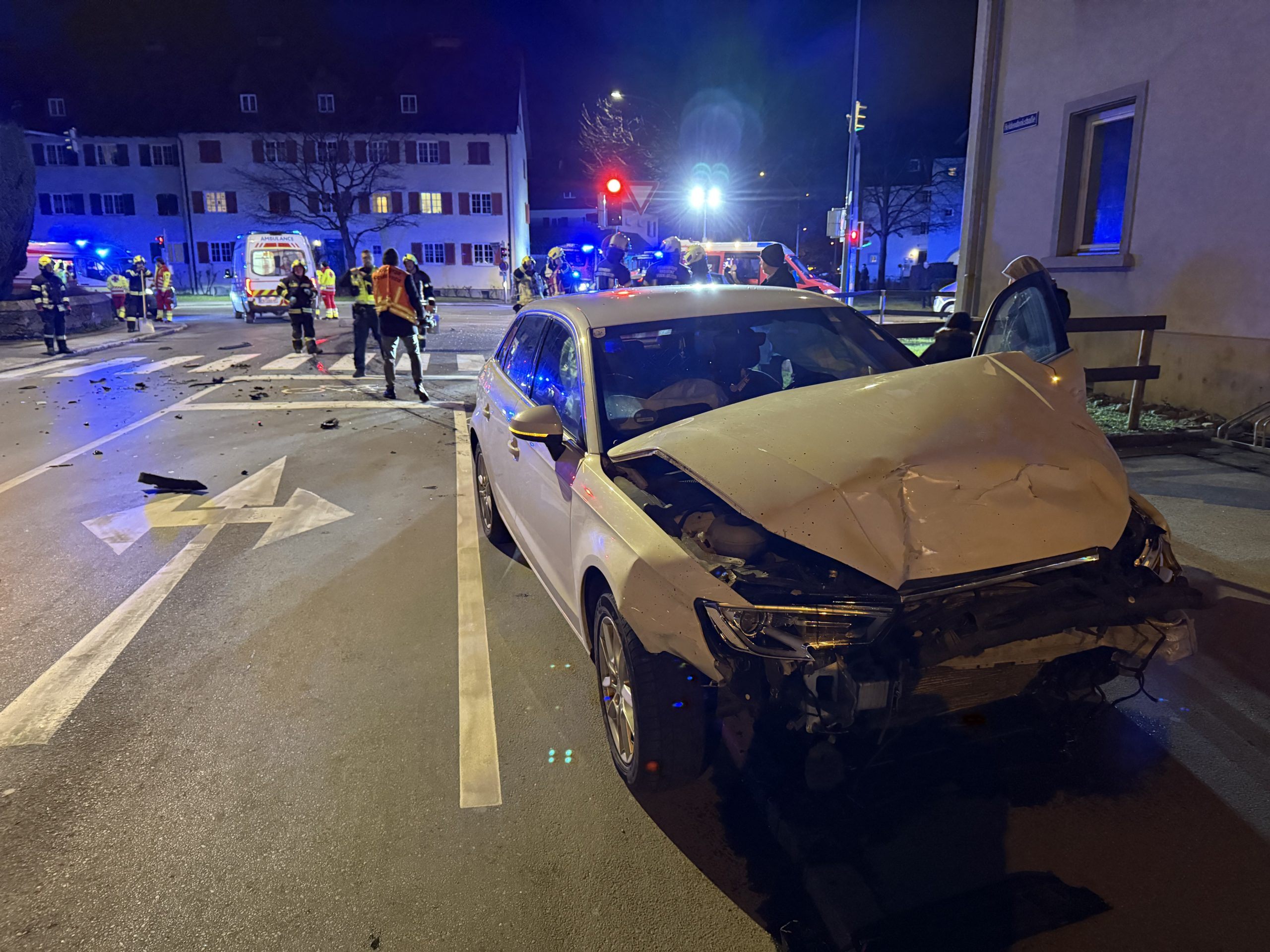 An beiden Pkw entstand erheblicher Sachschaden An beiden Pkw entstand erheblicher Sachschaden