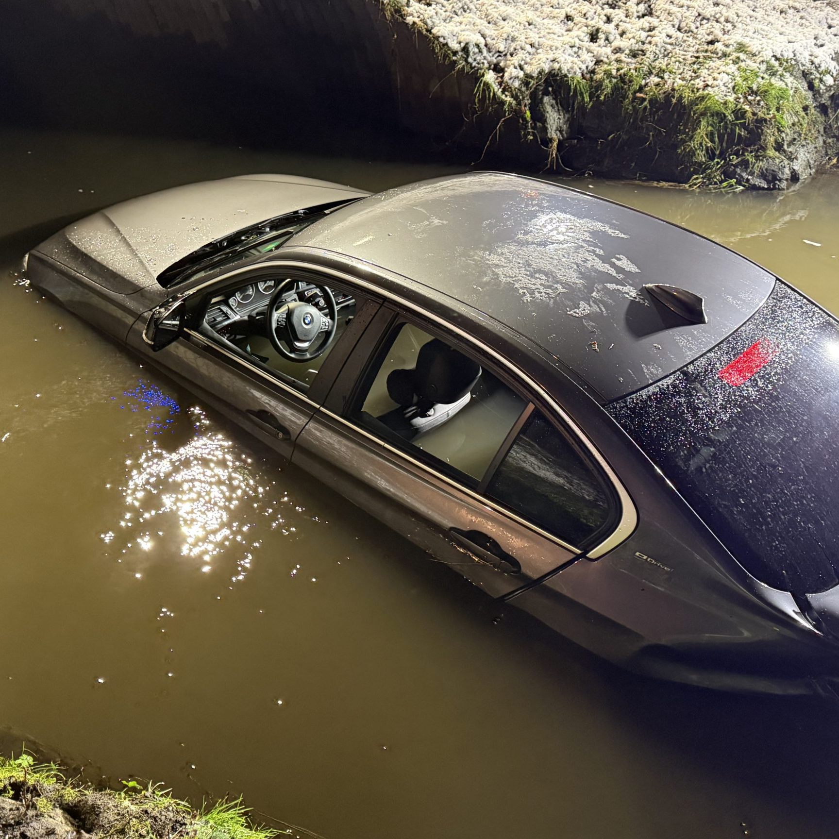 Im Auto stand das Wasser bis unter das Lenkrad.