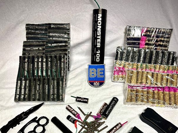 Zahlreiche Sicherstellungen bei der Schwerpunktaktion gegen Pyrotechnik und verbotene Waffen.