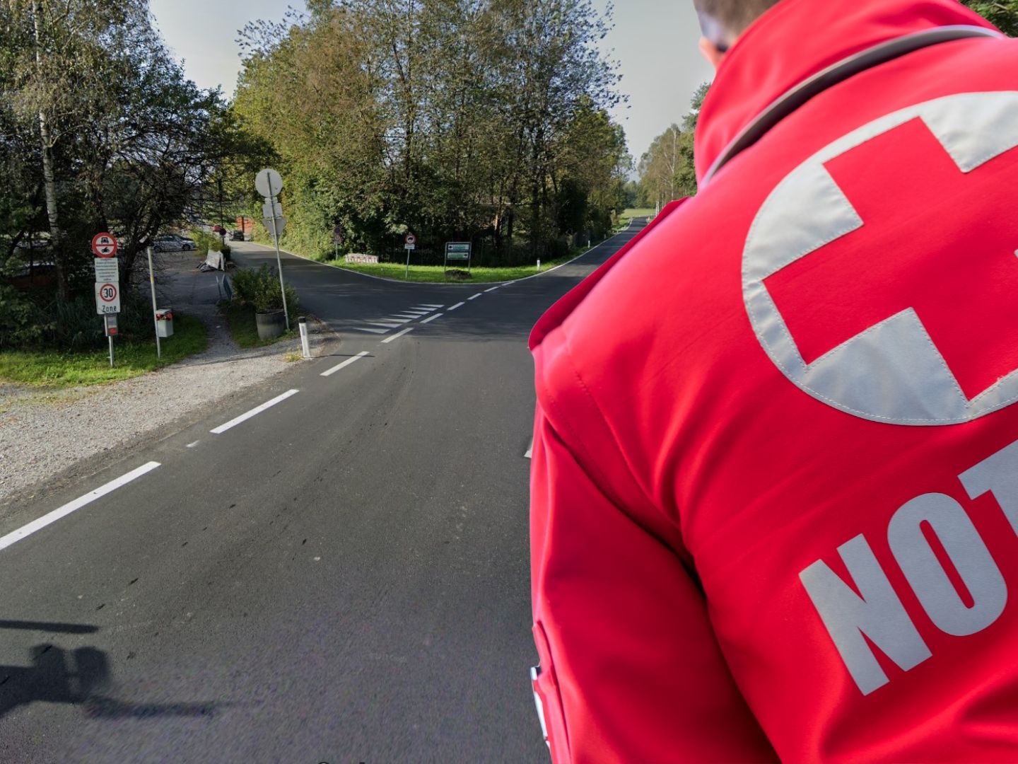 Zwei Personen unbestimmten Grades verletzt