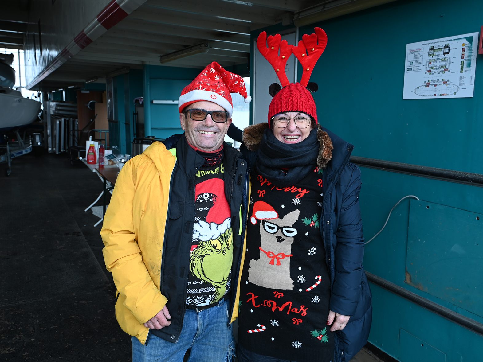 Uwe Biatel und Marion Thaler im Weihnachtspulli. Uwe Biatel und Marion Thaler im Weihnachtspulli.