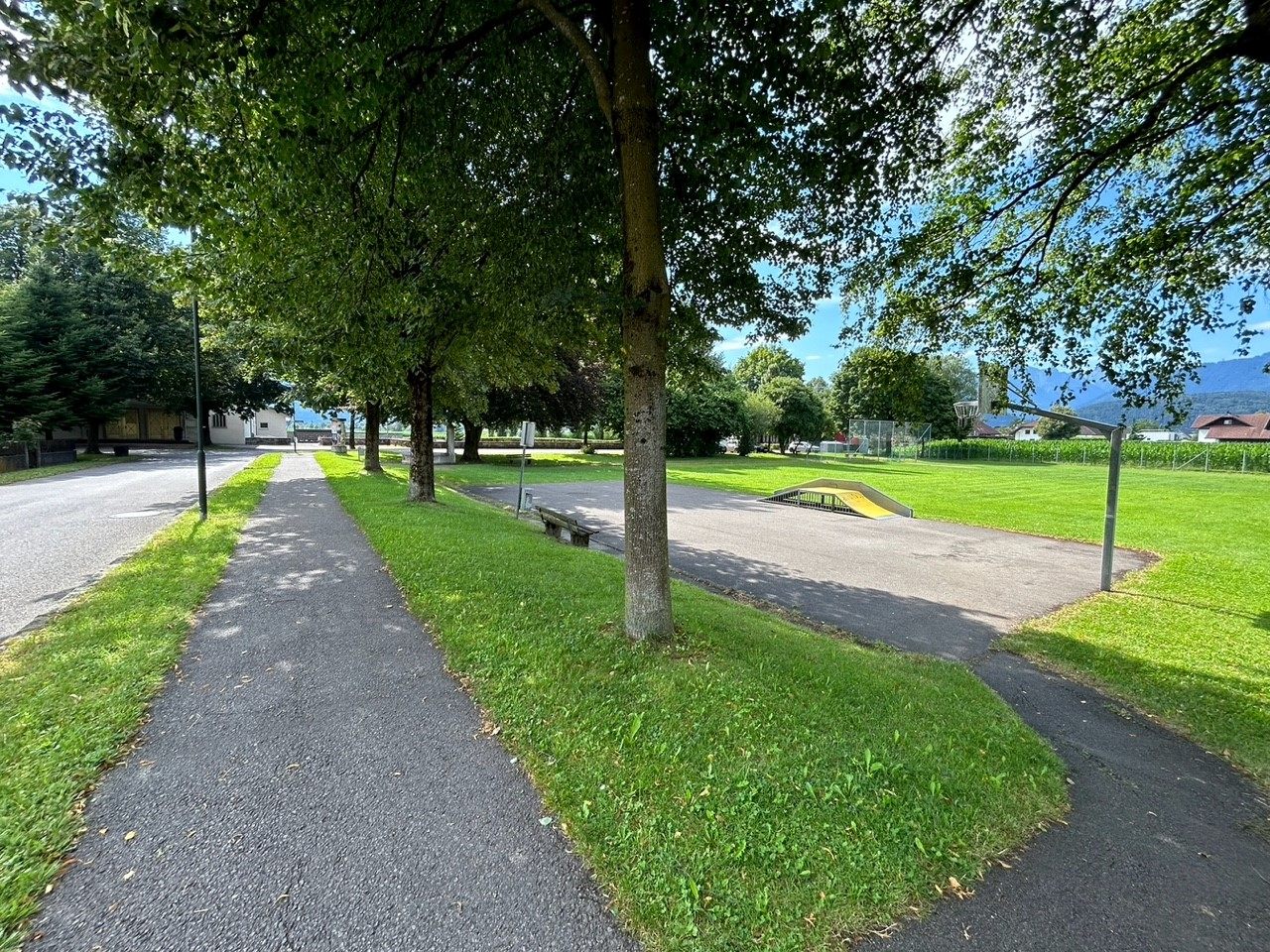 Im Bereich rund um die Kirchstraße in Brederis soll ein Generationenplatz entstehen. Im Bereich rund um die Kirchstraße in Brederis soll ein Generationenplatz entstehen.