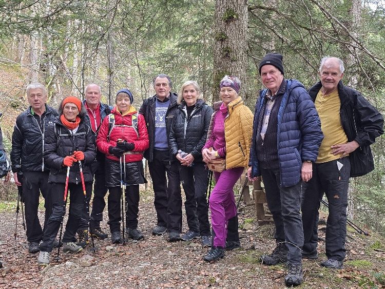 Winterwandertag zur Bergkristallhütte Boden in Au Winterwandertag zur Bergkristallhütte Boden in Au