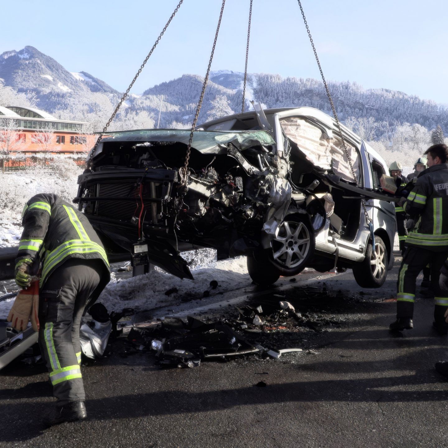 Zwei Personen schwer verletzt