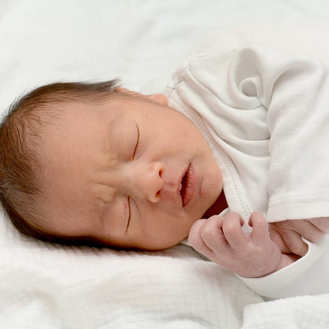 Die gesamte VOL.AT-Redaktion gratuliert herzlich zu diesem besonderen Ereignis und wünscht der Familie Dellemann-Itchara viele wundervolle Momente mit ihrem kleinen Wunder Darius.