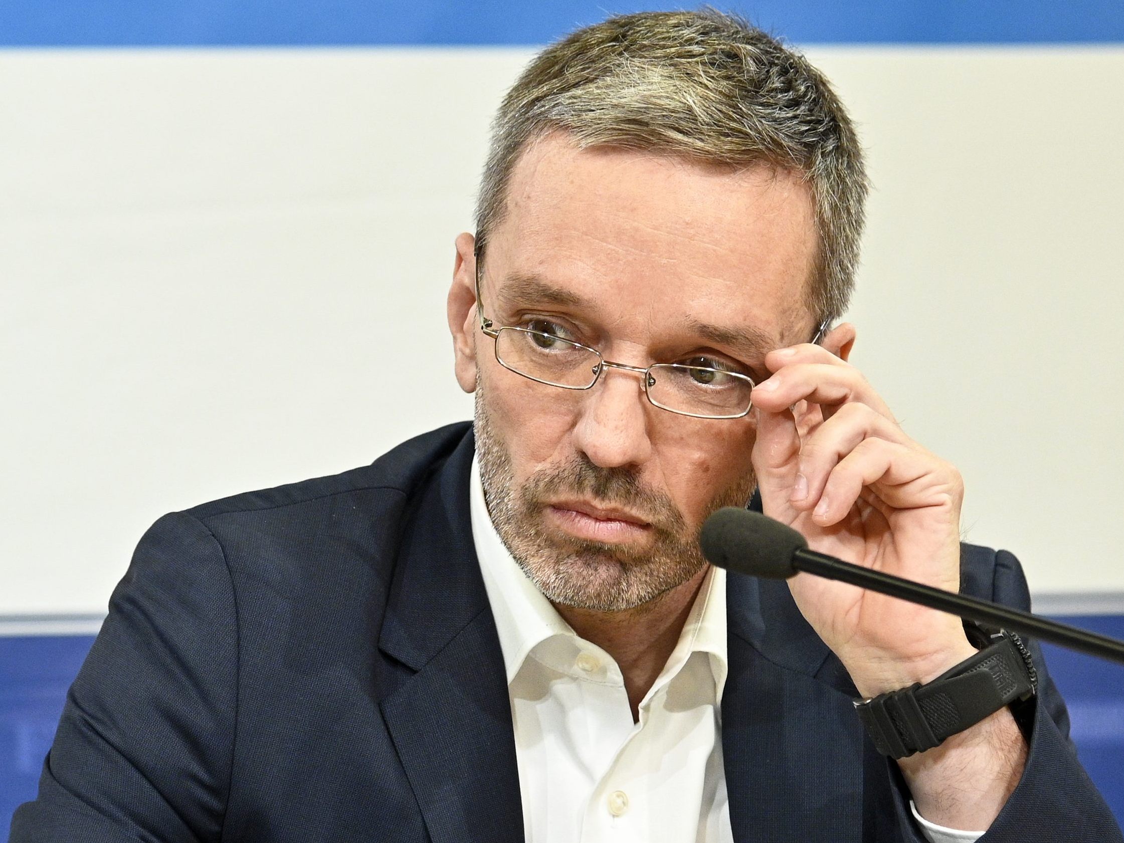 Blau-Schwarz belastet die Geheimdienstkooperationen.