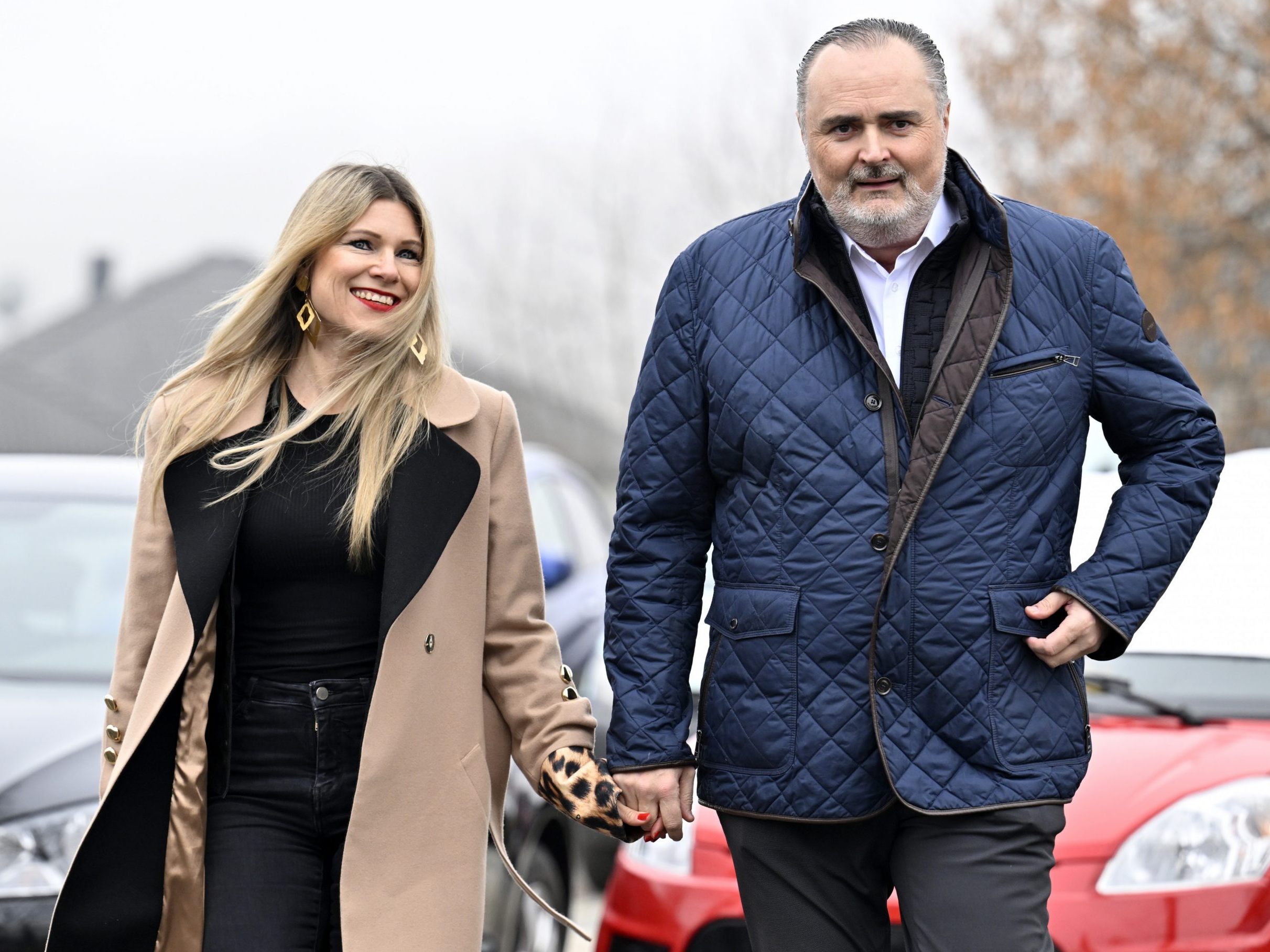 Ehefrau Julia begleitete Doskozil zur Stimmabgabe. Ehefrau Julia begleitete Doskozil zur Stimmabgabe.