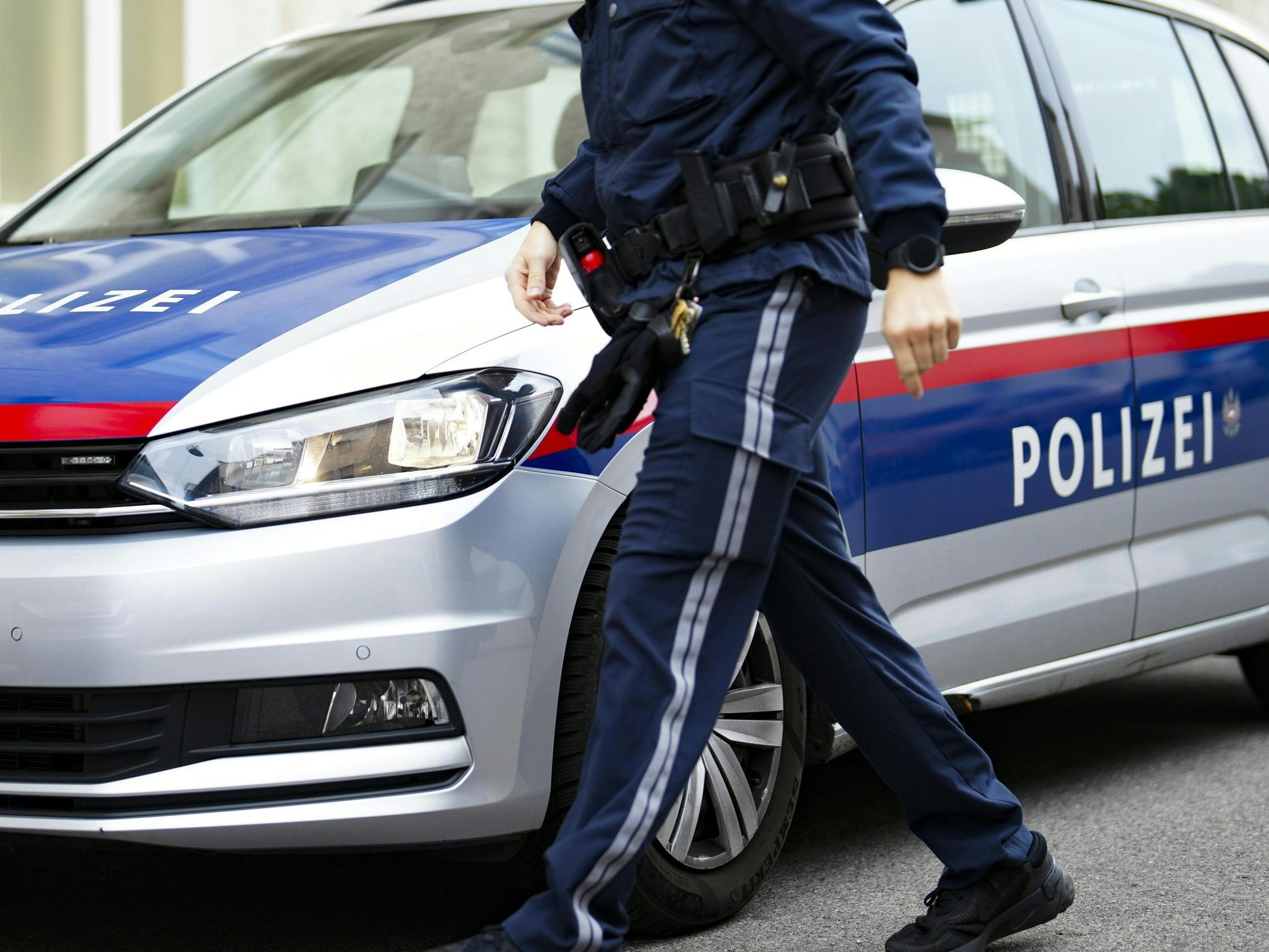 Polizeieinsatz nach einem Tankstelleneinbruch. Polizeieinsatz nach einem Tankstelleneinbruch.