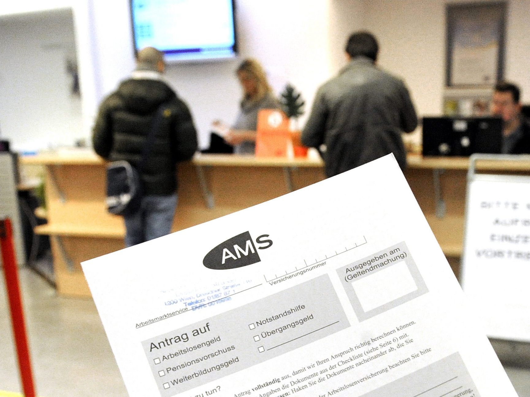 Das AMS begründet den Zuwachs mit erhöhter Arbeitslosigkeit. Das AMS begründet den Zuwachs mit erhöhter Arbeitslosigkeit.