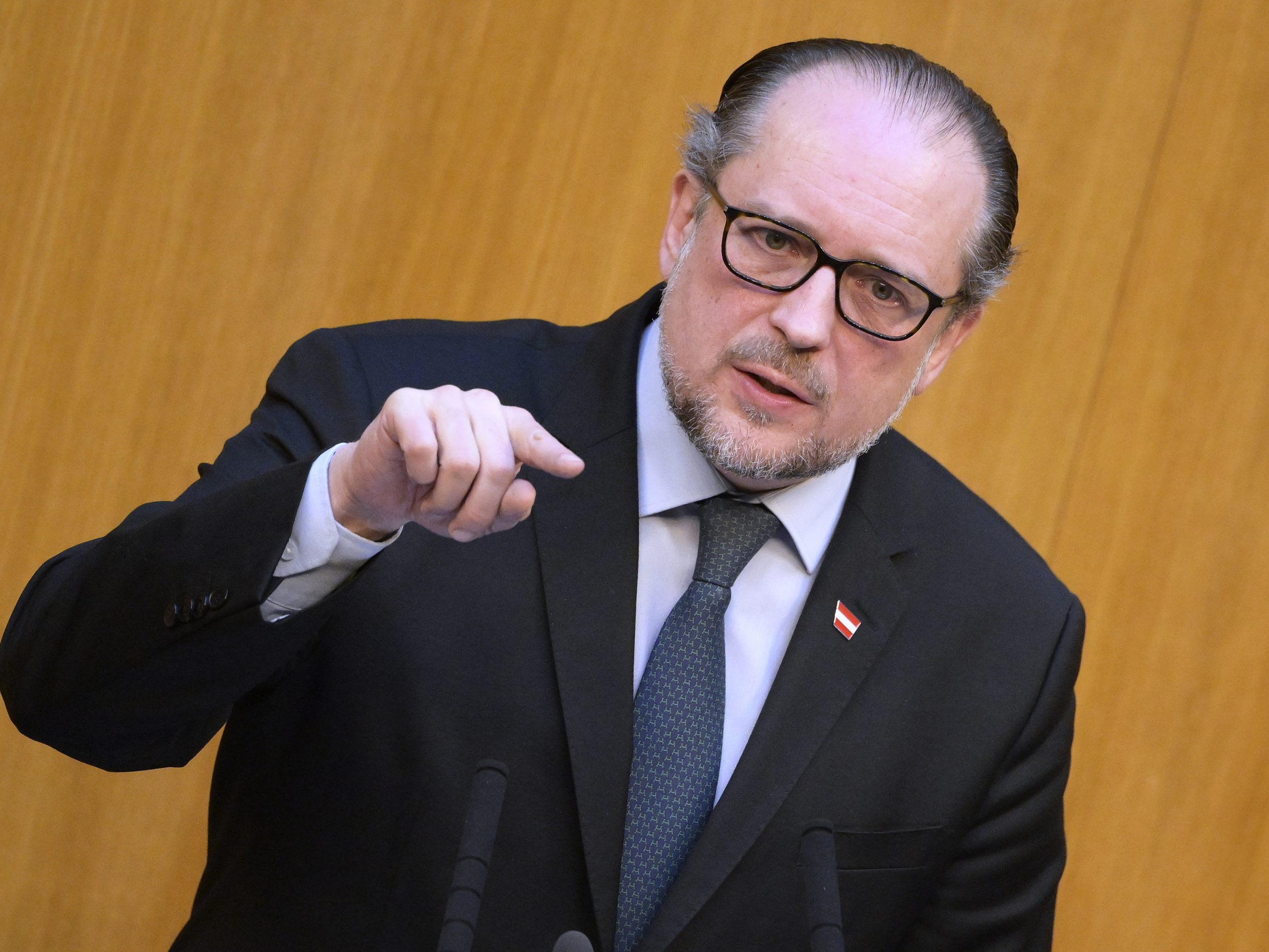 Der Nationalrat hört die zweite Regierungserklärung Schallenbergs.