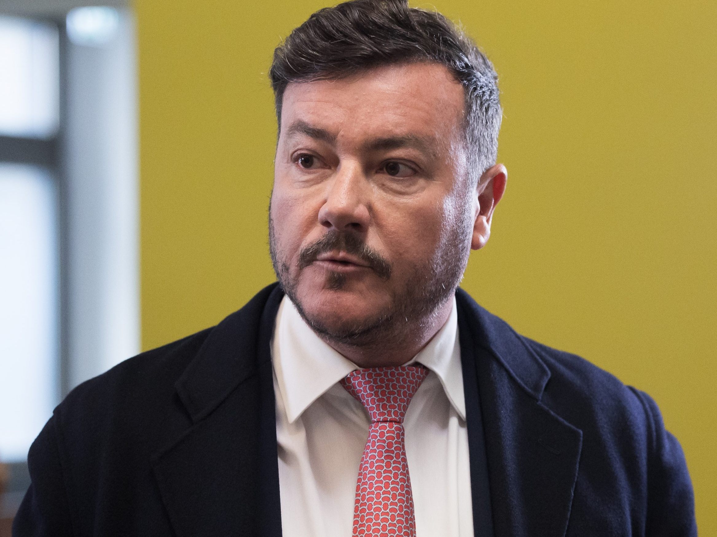 Der gescheiterte Immobilien-Tycoon wurde vergangenen Donnerstag in Innsbruck in seinem Büro festgenommen und nach Wien überstellt. Der gescheiterte Immobilien-Tycoon wurde vergangenen Donnerstag in Innsbruck in seinem Büro festgenommen und nach Wien überstellt.