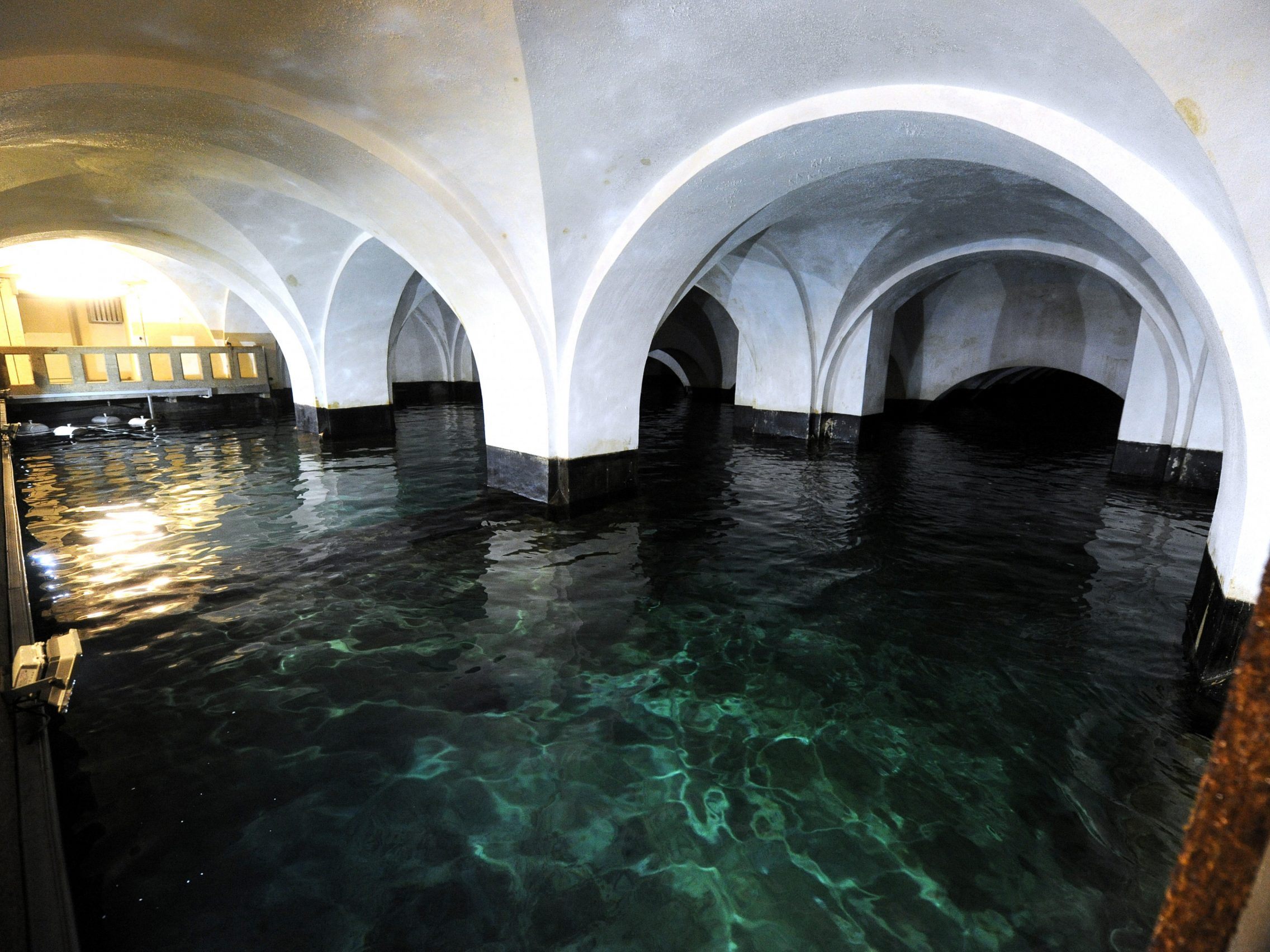 Ein Wiener Trinkwasserbehälter. Ein Wiener Trinkwasserbehälter.