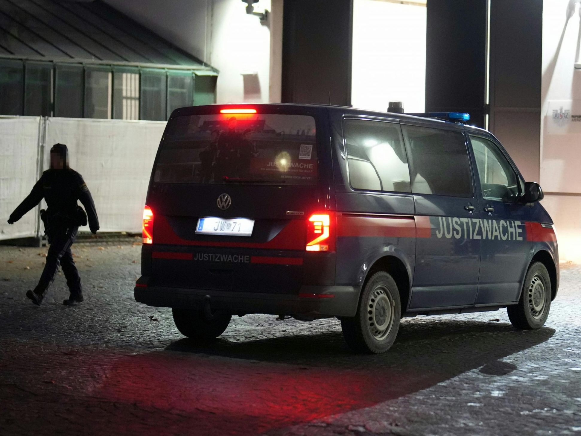 Benko wurde heute in die Justizanstalt Josefstadt in Wien eingeliefert.
