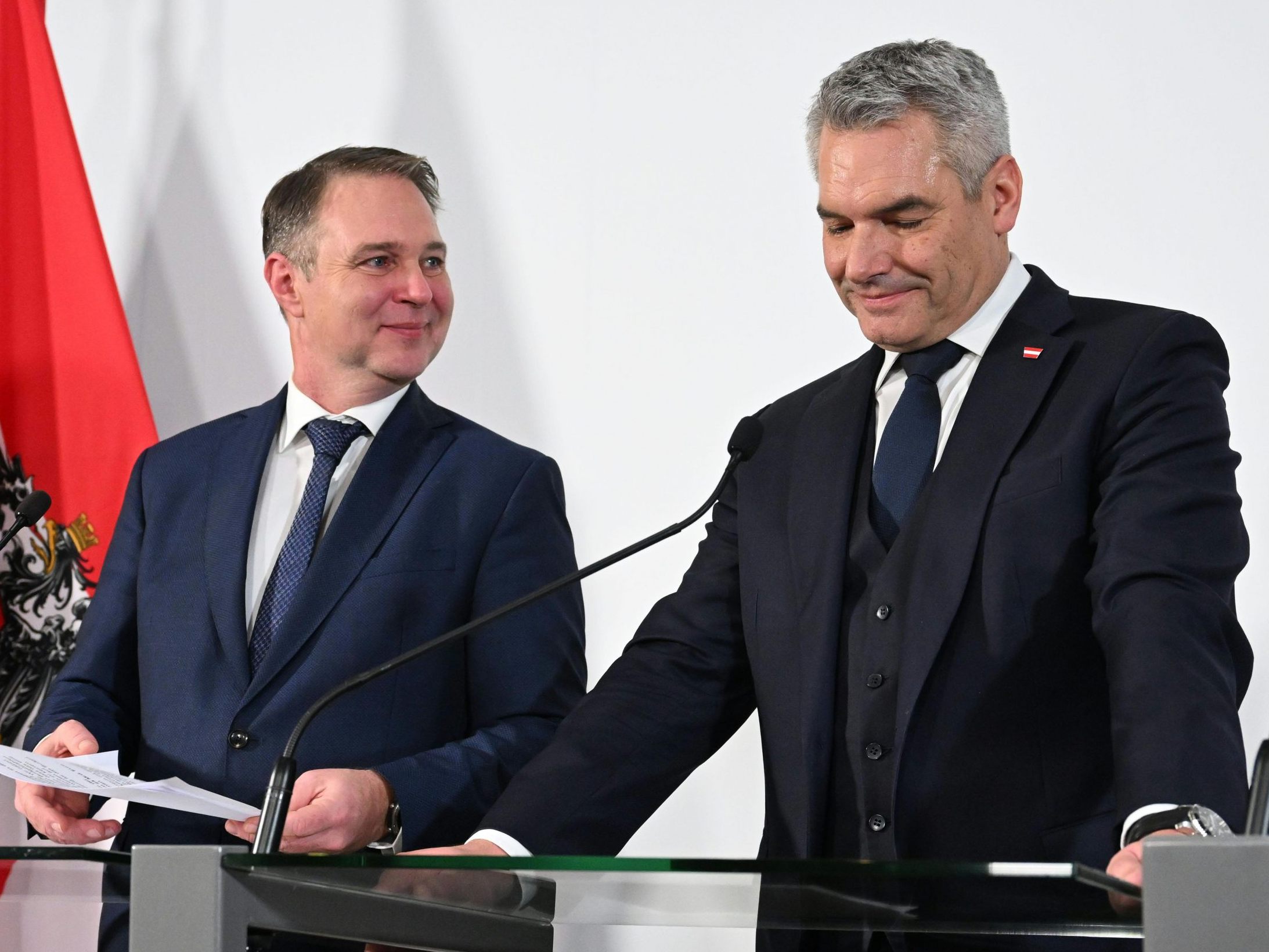 ÖVP und SPÖ wollen nun zu zweit weiterverhandeln. ÖVP und SPÖ wollen nun zu zweit weiterverhandeln.