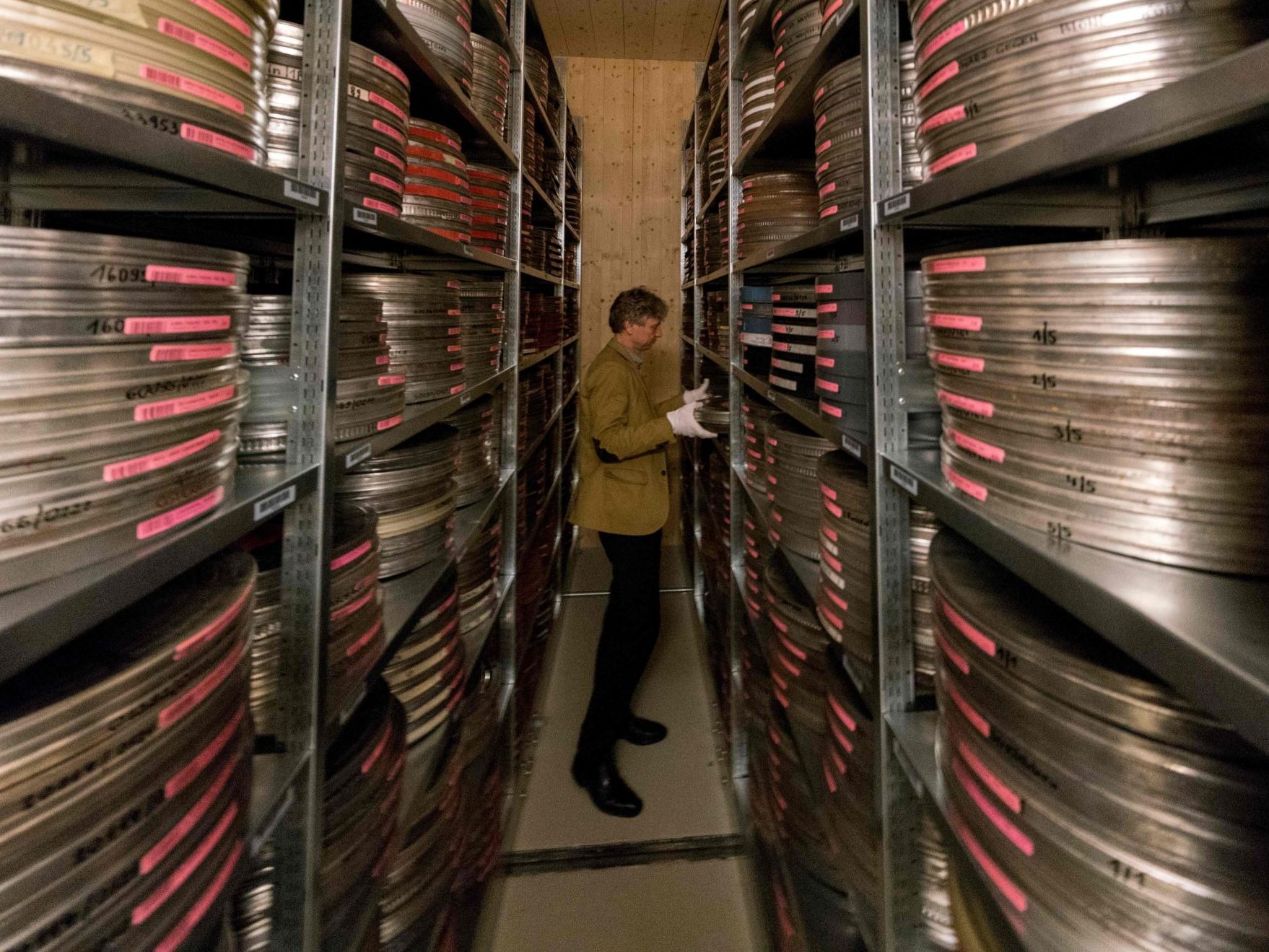 Aktuell bewahrt das Filmarchiv mehr als 200.000 Filme auf. Aktuell bewahrt das Filmarchiv mehr als 200.000 Filme auf.