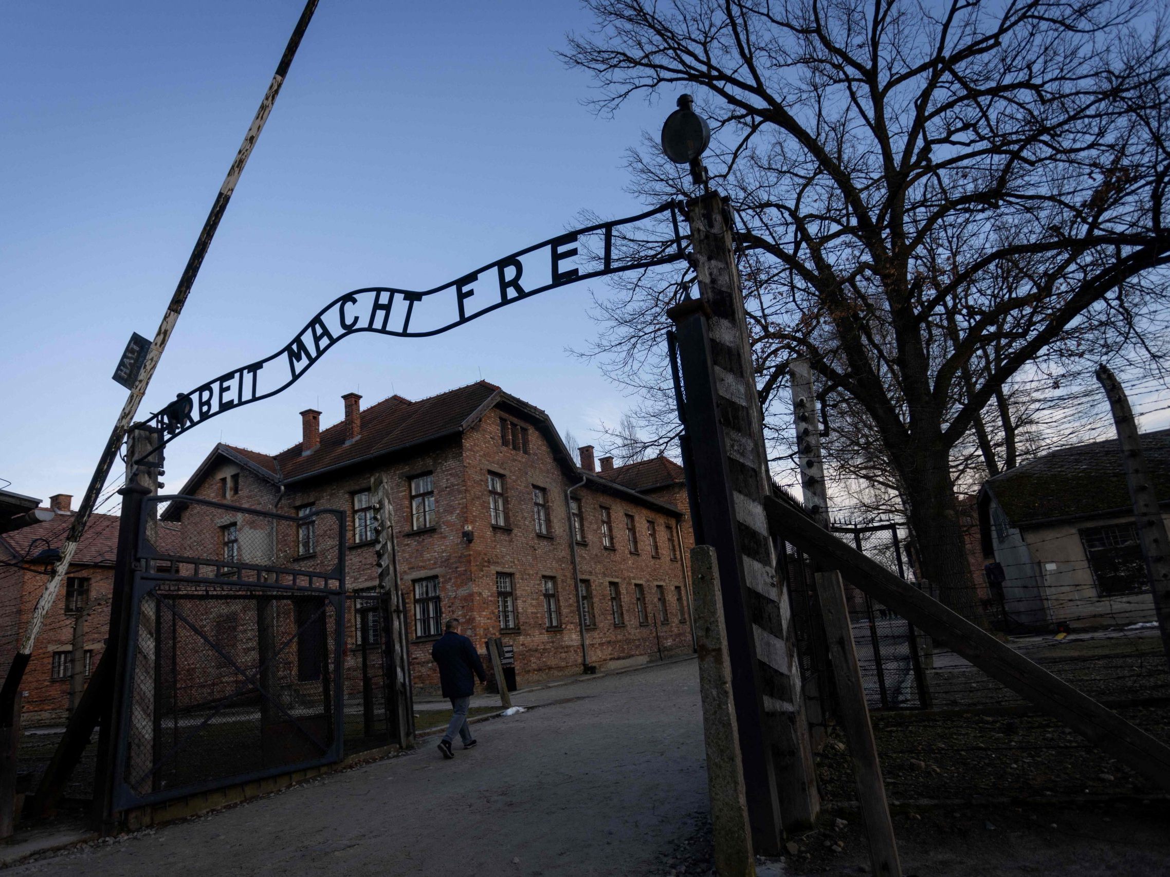 Haupttor zum ehemaligen KZ-Auschwitz-Birkenau. Haupttor zum ehemaligen KZ-Auschwitz-Birkenau.