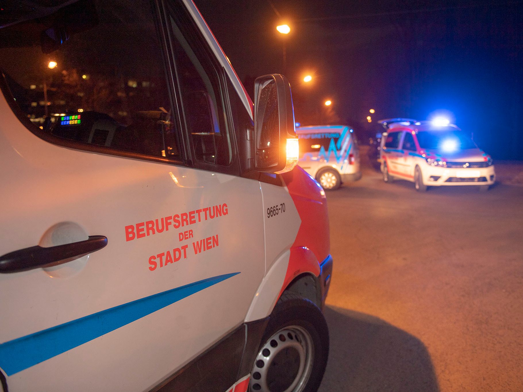 Die Verletzten wurden von der Berufsrettung ins Spital gebracht. Die Verletzten wurden von der Berufsrettung ins Spital gebracht.