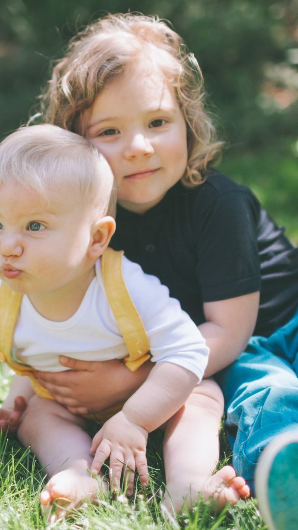 Erstgeborene und Einzelkinder haben ein deutlich höheres Risiko, an Depressionen und Angststörungen zu leiden, als jüngere Geschwisterkinder.