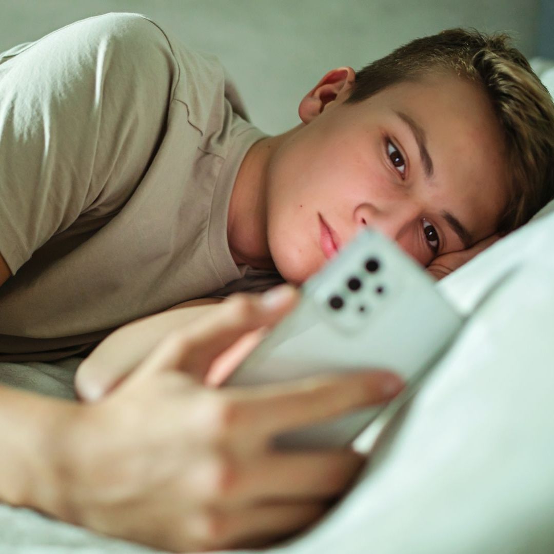 Social Media bedrohen die Lebenszufriedenheit von Jugendlichen.