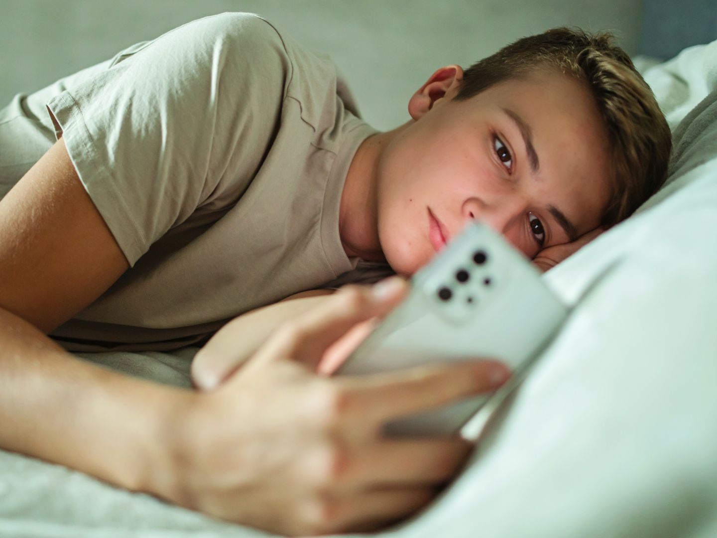 Social Media bedrohen die Lebenszufriedenheit von Jugendlichen.