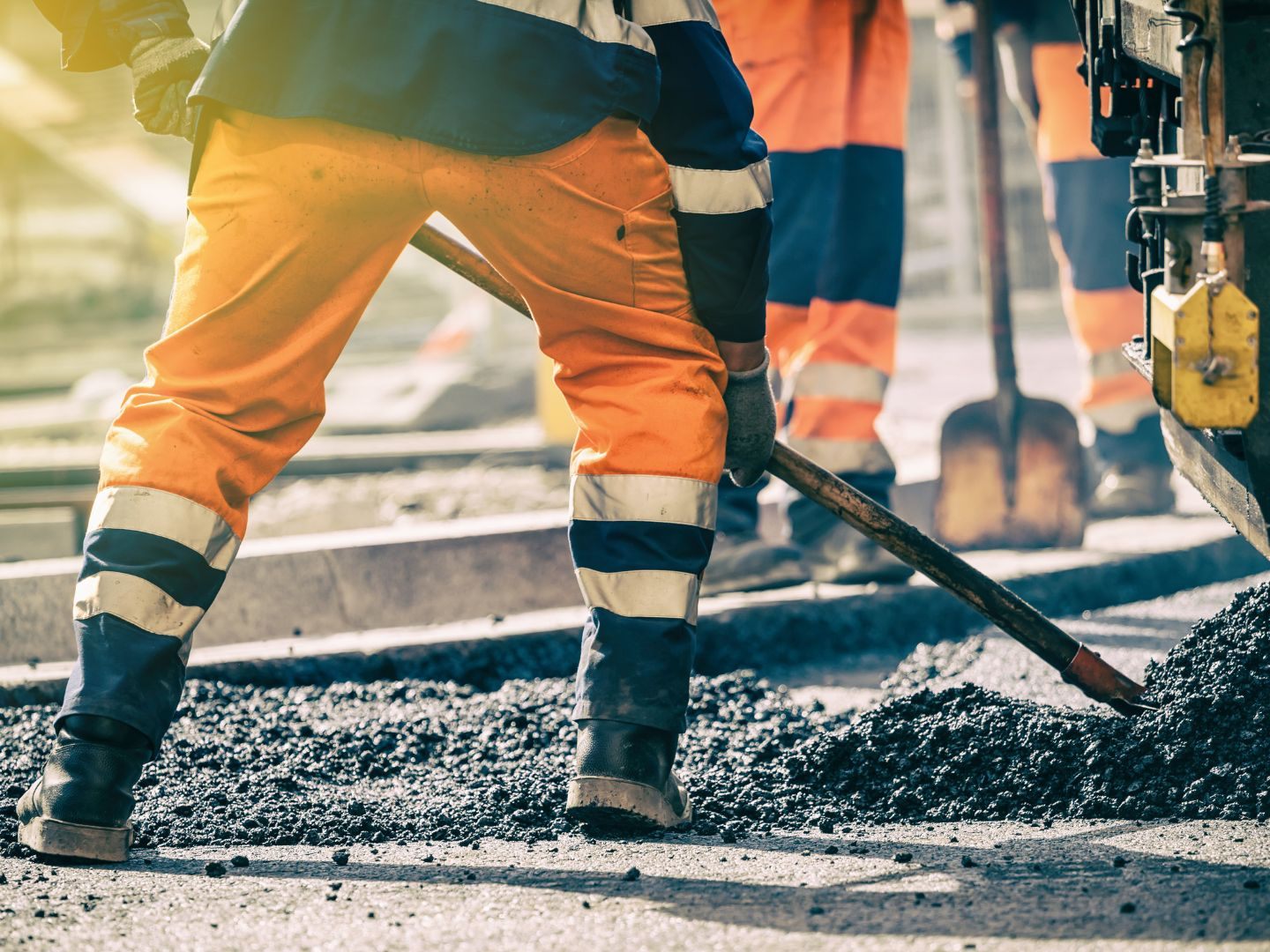 Die Baustelle wird nach der Winterpause wieder eingerichtet.
